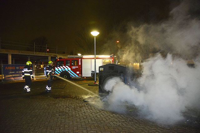 2021/220/20211231-19u55 GB 003 Containerbrand Zeemanlaan.jpg